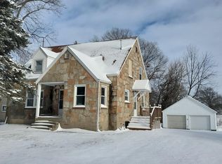 219 S Apple St, Farmington, IL 61531