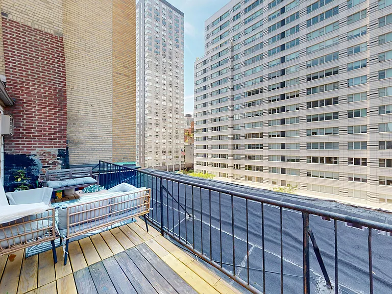 1306 2nd Ave #4FN — Photo 2