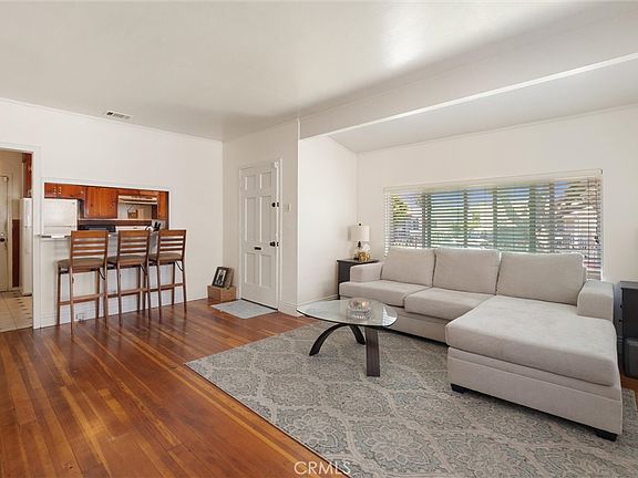 5th image of 934 E Arlington St