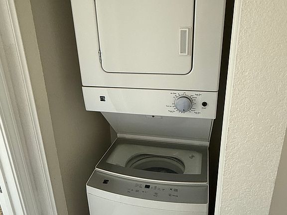 5th image of 1029 Southwood Dr APT G