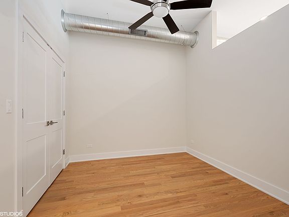 3rd image of 4405 N Artesian Ave #209