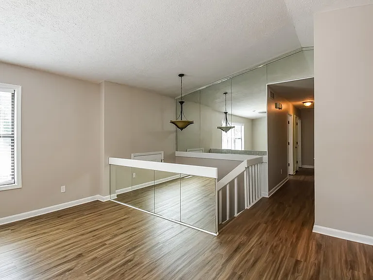 1012 Hicksmil Dr SW — Photo 4