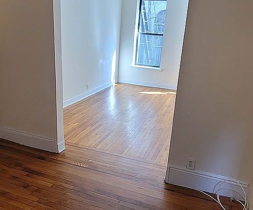 4th image of 196 W 10th St #2D