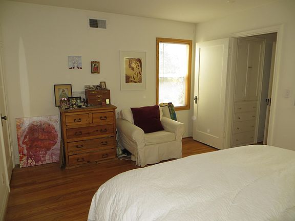 4th image of 821 1/4 20th St #821-1/4