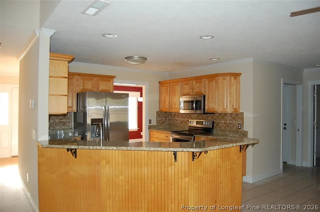 4 bed, 2.5 bath, 2500 sqft, $2,000 — Photo 4