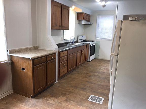 4th image of 1255 Genessee Ave