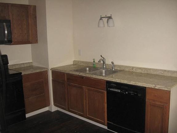 3rd image of 8 Woodruff Ave