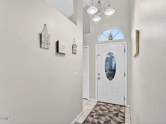 5th image of 239 Avens Rd NE