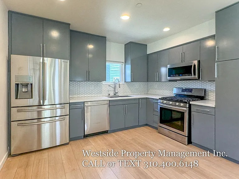 6546-6548 1/2 La Mirada Ave — Photo 2