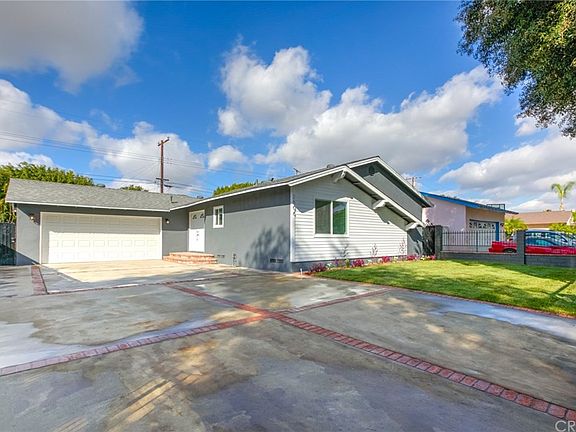 2nd image of 2606 S Artesia St