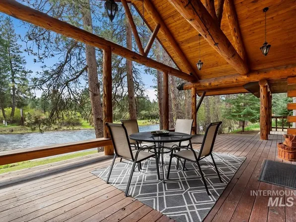 29 River Rd, Garden Valley, ID 83622