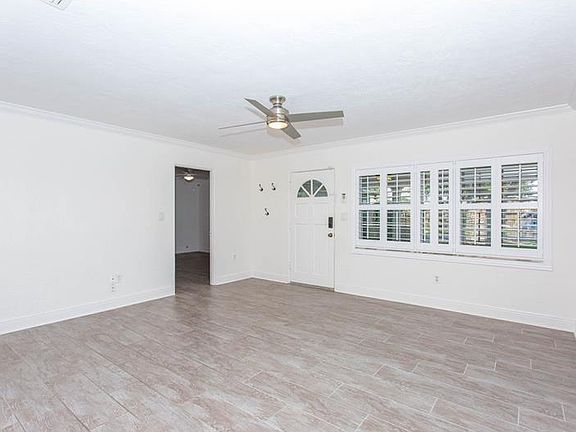 5th image of 4075 Shorecrest Dr