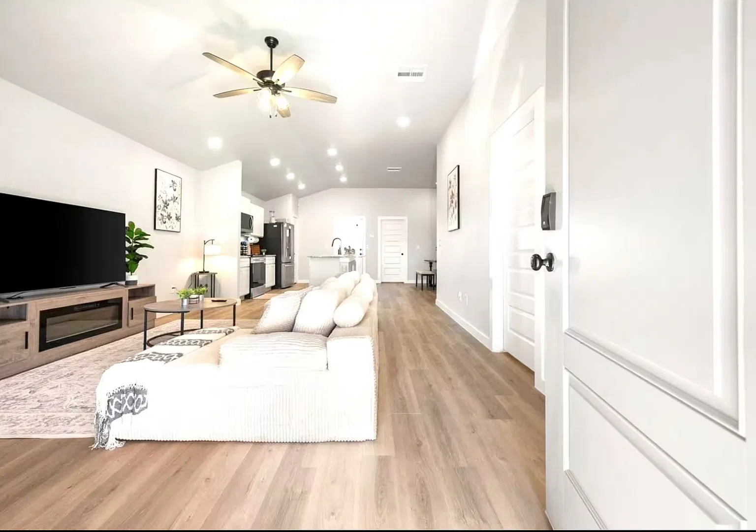 Fully Furnished Home for Rent in Upland West! — Photo 1