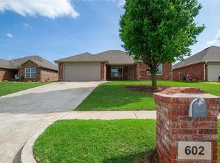 602 W Shadow Ridge Way, Mustang, OK 73064