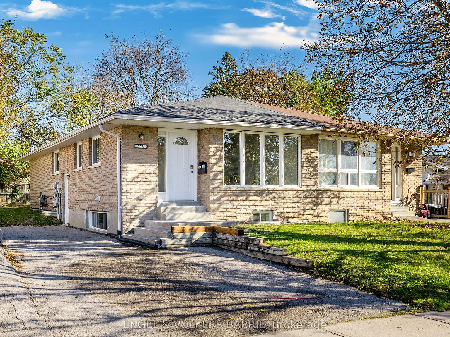 3 bed, $1,900 — Photo 1