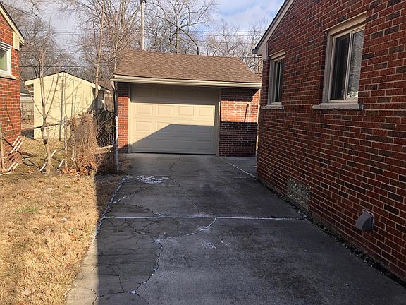 3rd image of 21880 Whitmore Ave