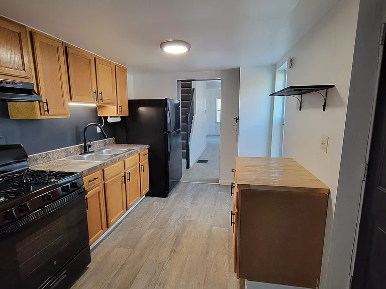 139 N Pine St — Photo 10