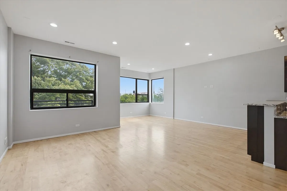 1649 W Cortland St — Photo 3