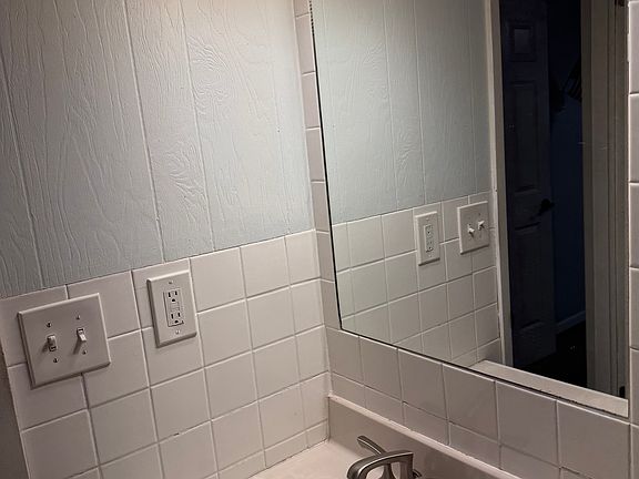 2nd image of 1321 2nd Ave S #3B