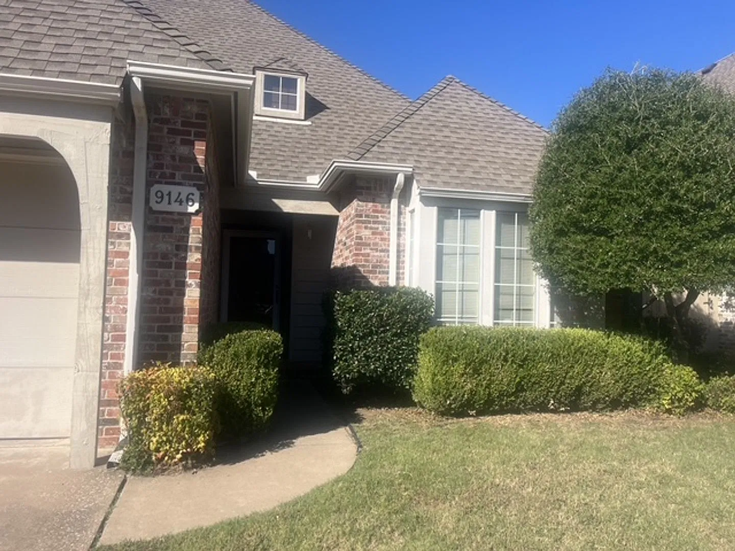 Charming 3 bed 2 bath at 91st and Harvard, close to shopping, creek turnpike, river trails, and D... — Photo 2