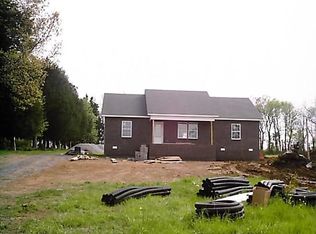 446 Bowling Branch Rd, Cottontown, TN 37048