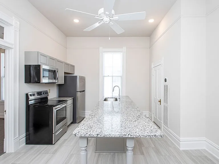 112 S Pulaski St — Photo 12