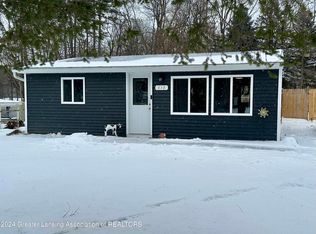 618 Cedarwood Dr, Dewitt, MI 48820