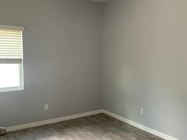1710 Rowe Ave — Photo 17
