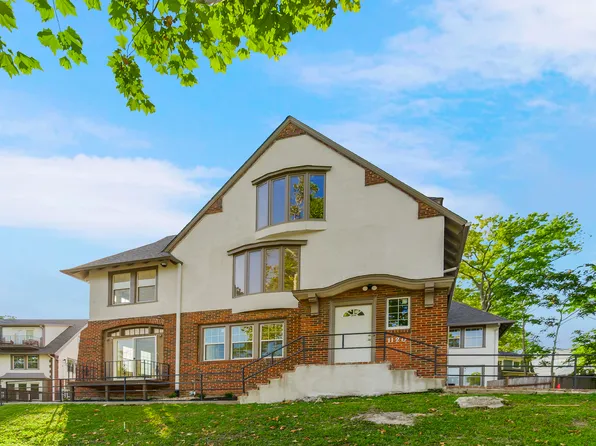 1120 Ward Pkwy, Kansas City, MO