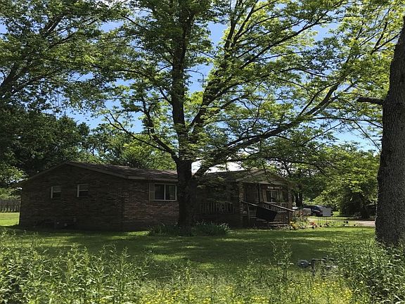 3rd image of 632 Pine Ter
