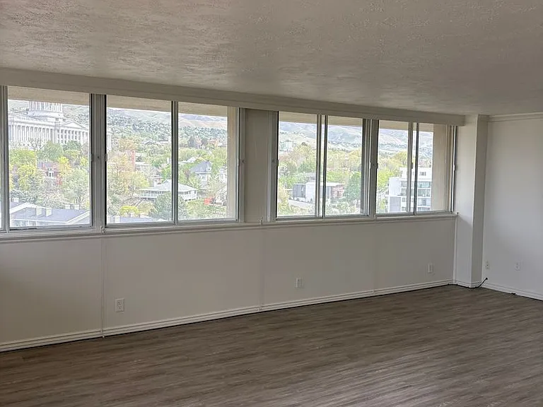 241 N Vine St — Photo 3