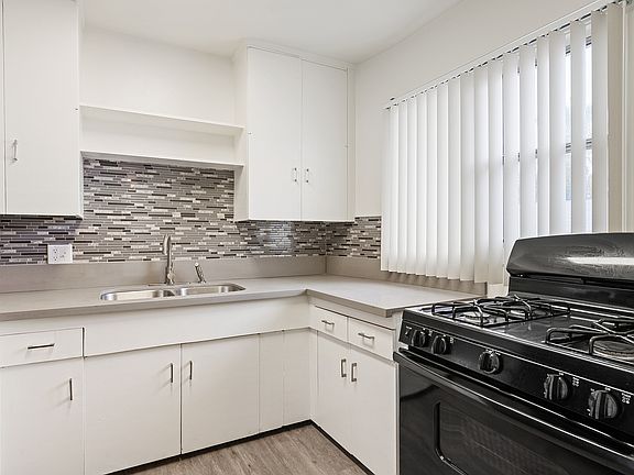 5th image of 3939 Roxanne Ave APT 17