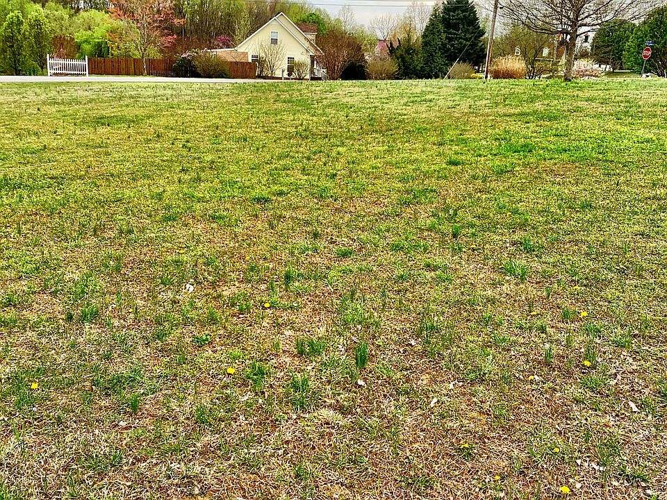 2nd image of 1047 Autumn Woods Dr