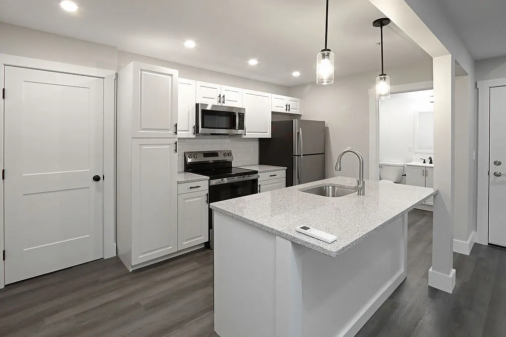 2 bed, 750 sqft, $1,600 — Photo 2