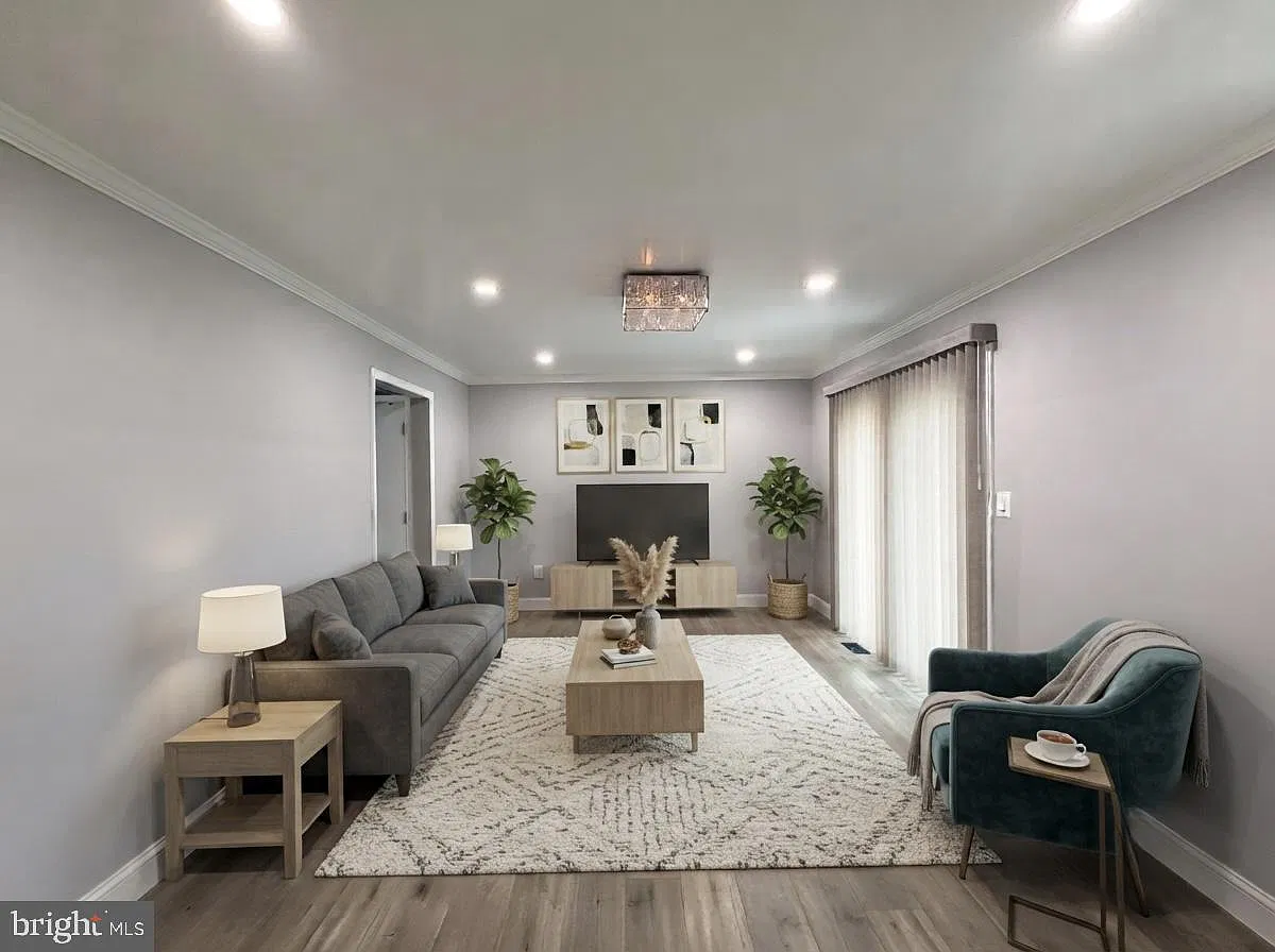 3 bed, 2.5 bath, 1360 sqft, $2,400 — Photo 4