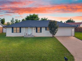 704 S Riviera Dr, Rogers, AR 72758