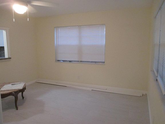 4th image of 31 Canterbury Dr E #B