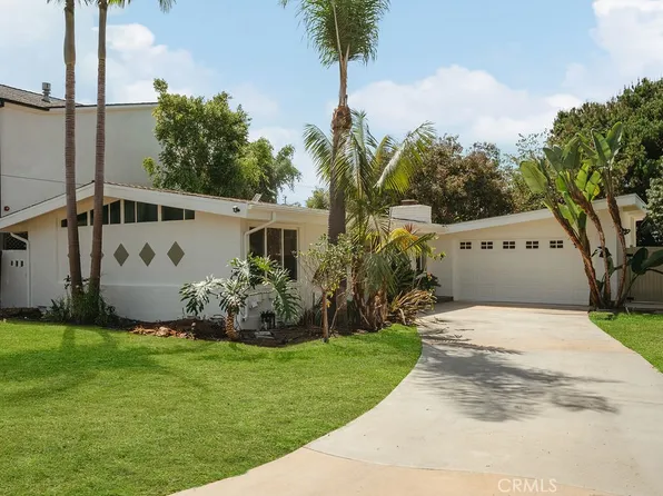 379 Walnut St, Costa Mesa, CA 92627