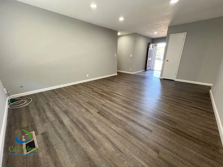 1567 Oriole Ave — Photo 6