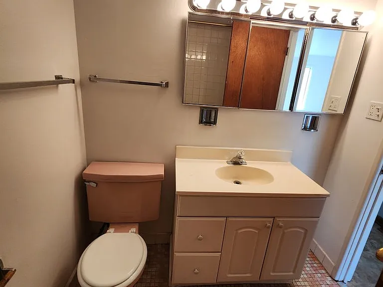 1912 S 13th Ave — Photo 5