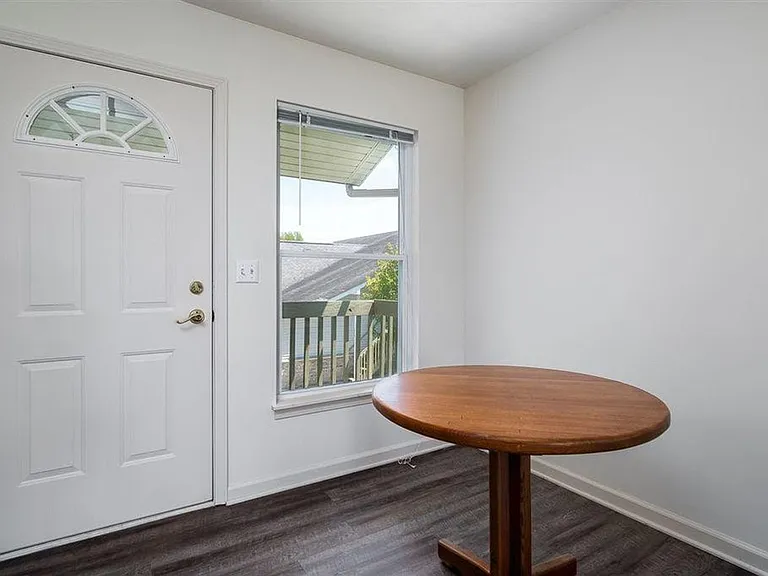 500-530 E Inman Pkwy — Photo 3