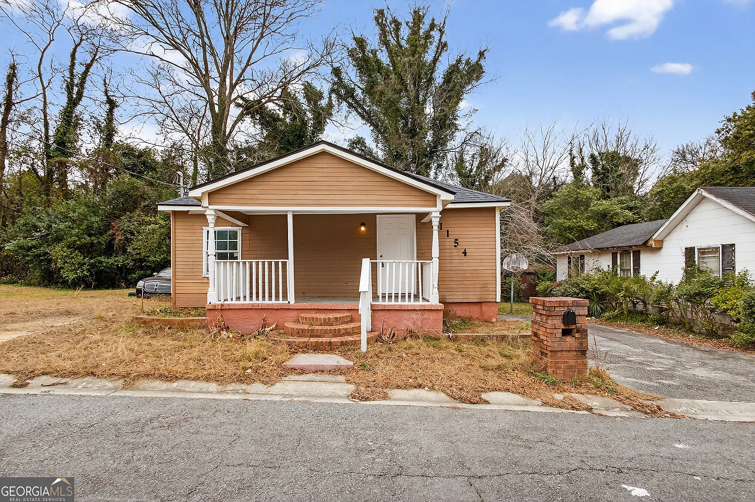 1154 Davis Cir photo 1