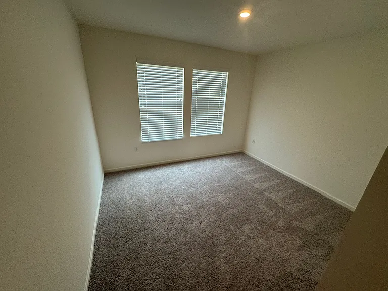 140 Lochwolde Dr — Photo 9