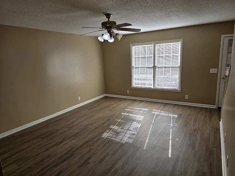 1951 Meadowbrook Cir #1951 — Photo 14
