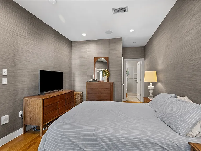 275 Old Colony Ave #10 — Photo 9