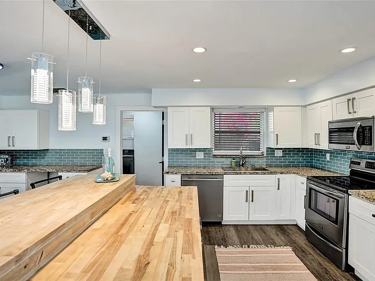 1710 SW 6th Ave — Photo 9