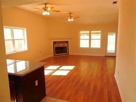 2nd image of 2940 Laurie Ln