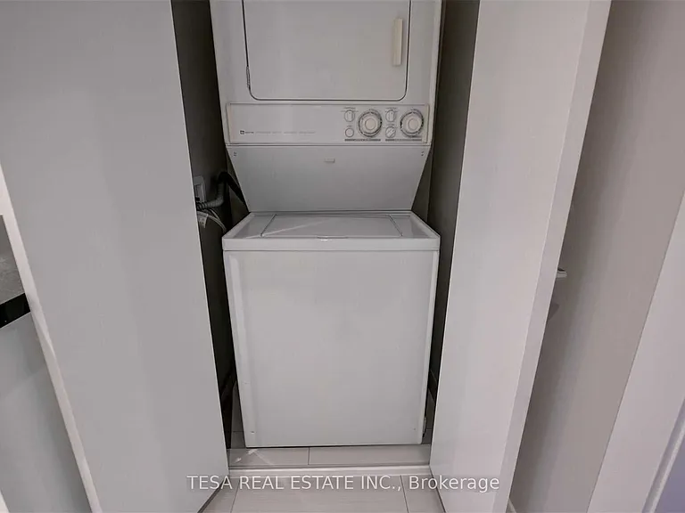648 Bathurst St #2 — Photo 13