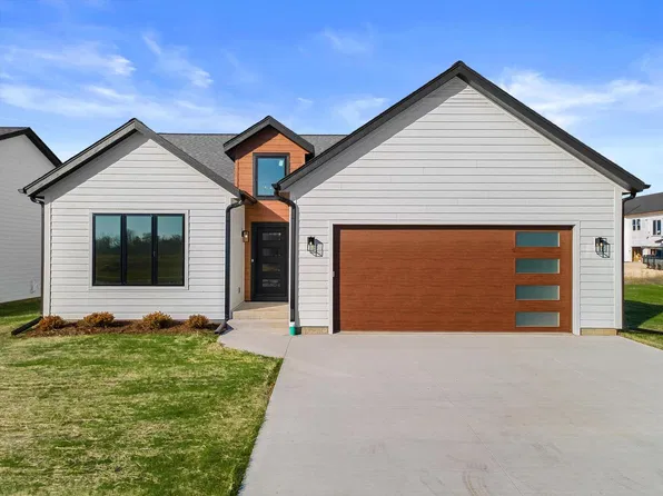 850 Stanton WAY, Saukville, WI 53080