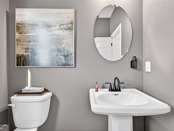 5th image of 111 Roy Dr